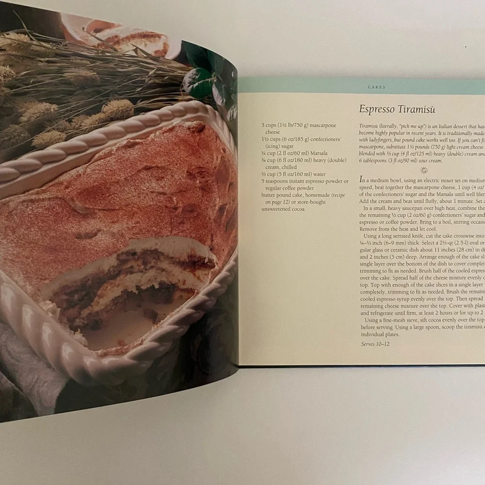 Cakes Cupcakes and Cheesecakes Cookbook from Williams Sonoma Kitchen Library